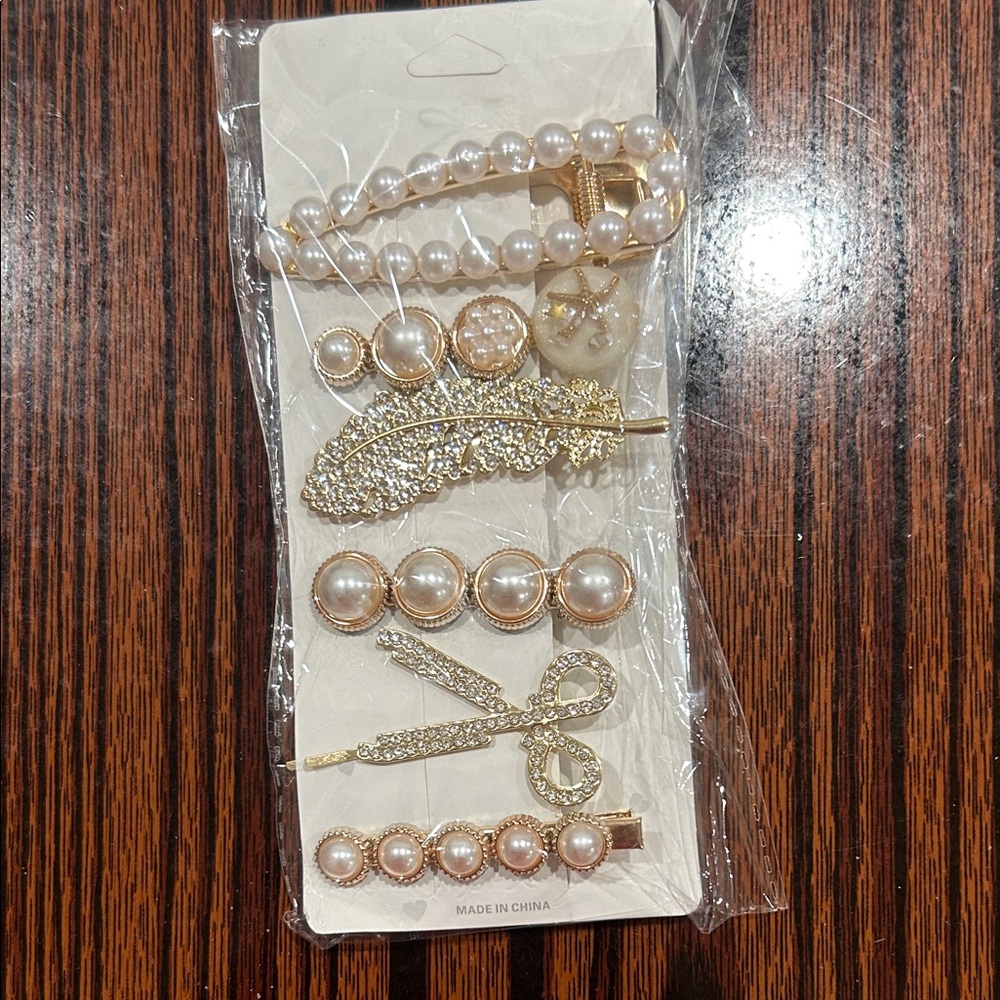 Elegant Pearl and Gold Hair Clip Set